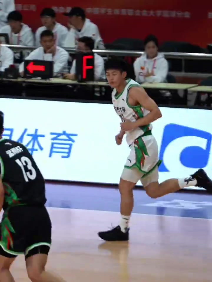 DB视讯官方登录入口🏎️球场法拉利！苏州大学10号吴锡鸿！