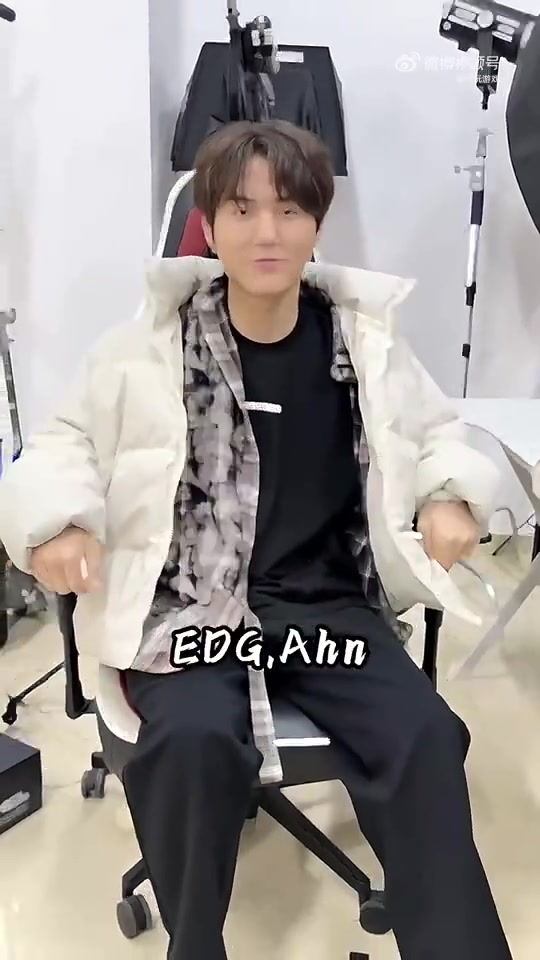 DB视讯官方登录入口EDG官宣Ahn加盟后Ahn抖音更新视频：铁铁们赛场见！