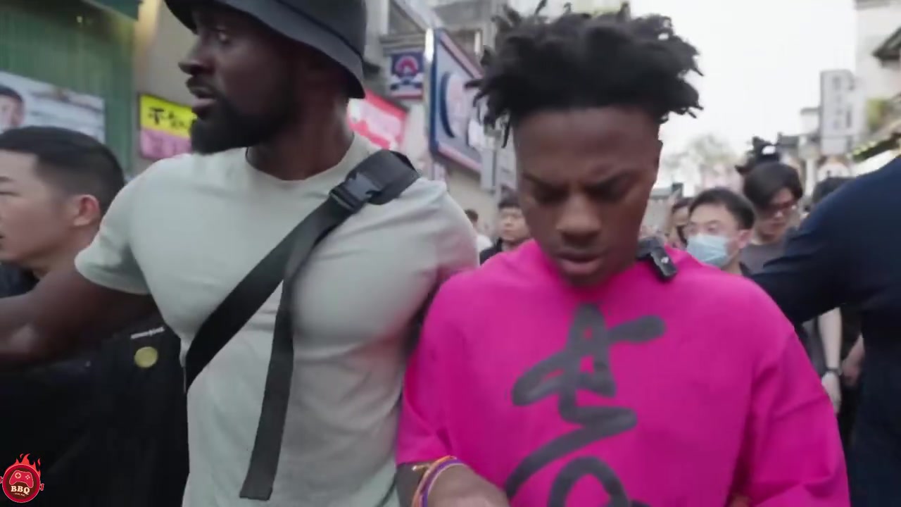 DB官网在线登录入口辣出原型了！speed在长沙被人连续投喂辣条 当场带上痛苦面具！