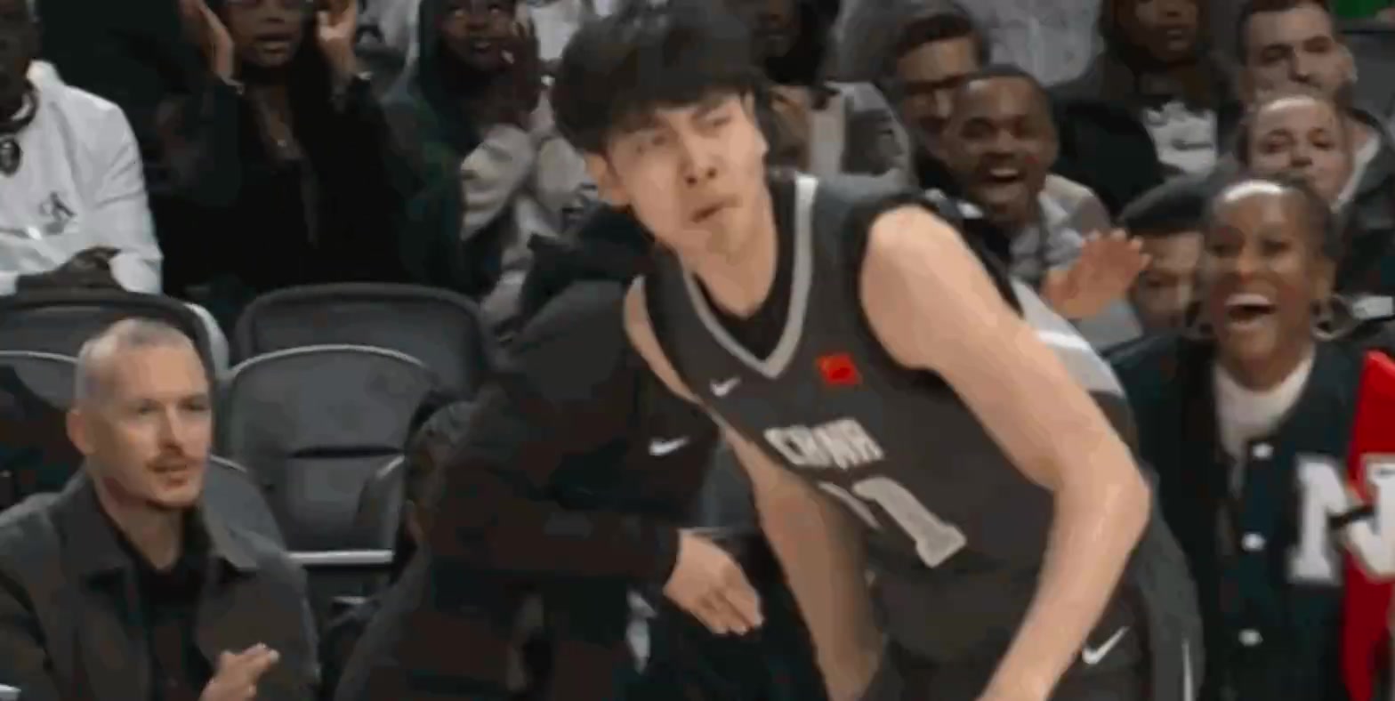 DB视讯百家乐张博源耐克峰会6分钟6分&献双手扣篮 助国际队半场领先美国队9分