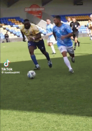 DB视讯百家乐胖了🥵34岁已退役的阿扎尔参加慈善赛，带球时不慎滑倒