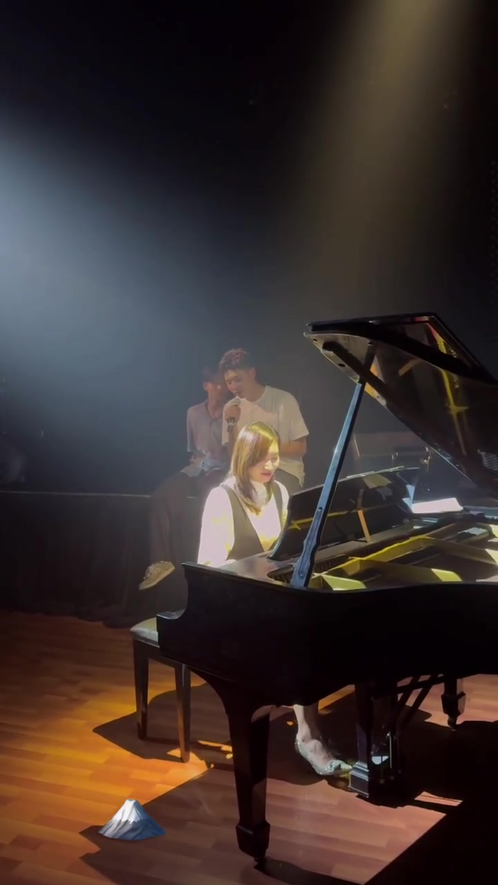 DB视讯官网🤯打球里唱歌最好的？崔永熙一展歌喉清唱《单车》《富士山下》